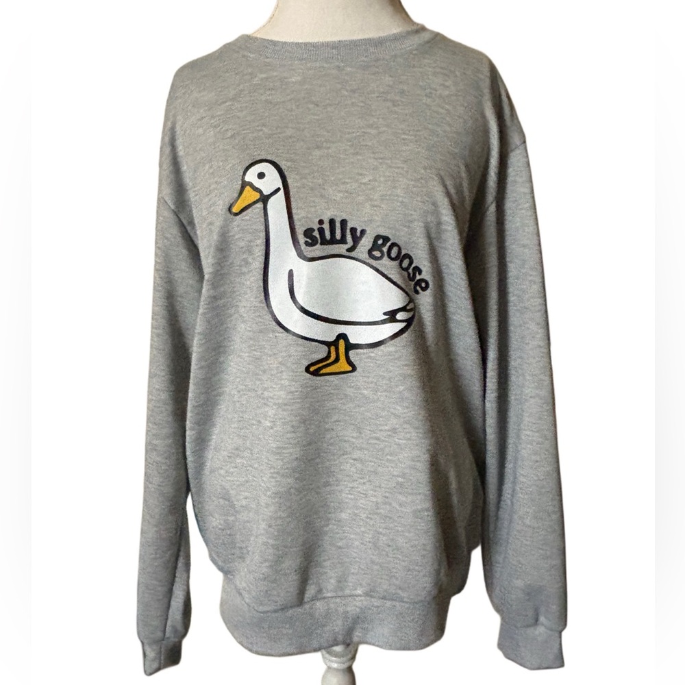 Gray Silly Goose Sweatshirt Size XL